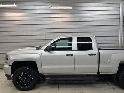 Used 2019 Chevrolet Silverado 1500 W/T w/ WT Convenience Package AWD/4WD image 3