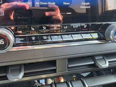 Used 2025 Chevrolet Colorado Trail Boss image 33