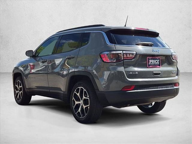 Used 2024 Jeep Compass Latitude AWD/4WD image 8