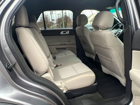 Used 2014 Ford Explorer XLT image 29