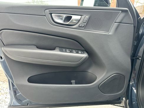 Used 2025 Volvo XC60 B5 Plus image 15