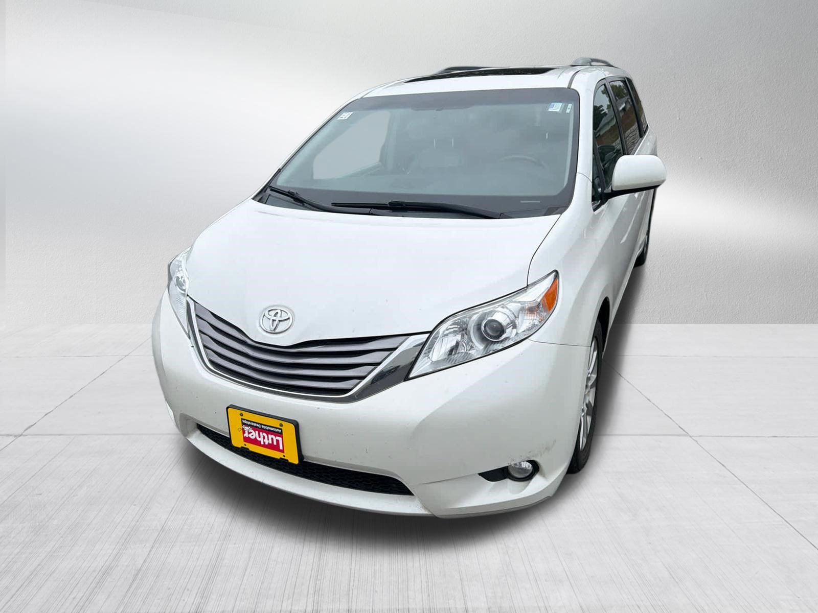 Used 2015 Toyota Sienna XLE Premium AWD/4WD image 2