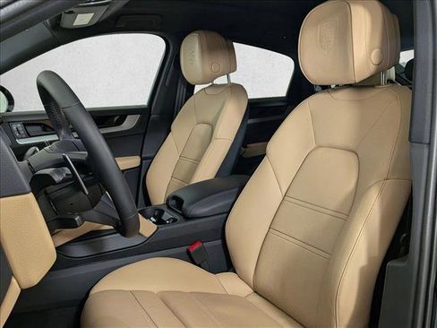 Certified 2025 Porsche Cayenne Coupe AWD/4WD image 5