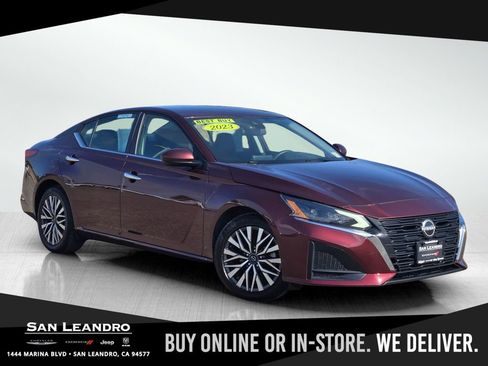 Used 2023 Nissan Altima 2.5 SV FWD image 1