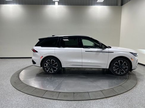 Certified 2024 Lincoln Nautilus Reserve w/ Equipment Group 202A image 5