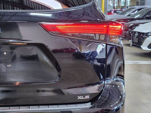 Used 2022 Toyota Highlander XLE image 23