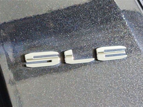 Used 2023 GMC Acadia SLE w/ Driver Convenience Package image 23