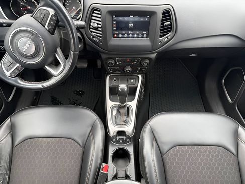 Used 2019 Jeep Compass Latitude w/ Cold Weather Group FWD image 12
