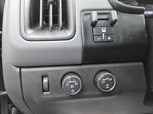 Used 2019 Chevrolet Colorado Z71 AWD/4WD image 14