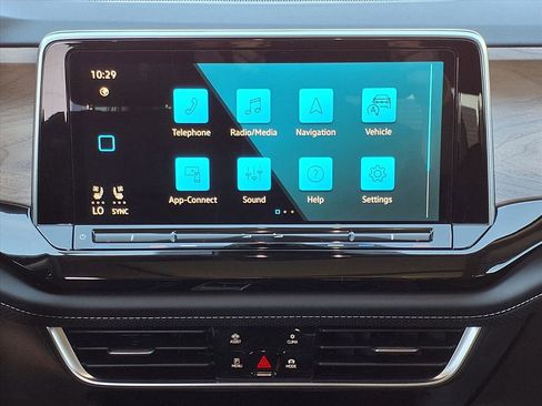 New 2026 Volkswagen Atlas SE image 11