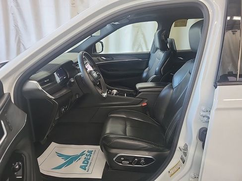 Used 2023 Jeep Grand Cherokee L Overland w/ Luxury Tech Group IV image 5