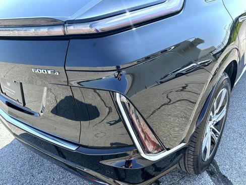 Certified 2024 Cadillac Lyriq Luxury AWD/4WD image 11