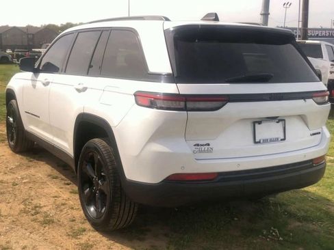 Used 2025 Jeep Grand Cherokee Limited w/ Black Appearance Package AWD/4WD image 5