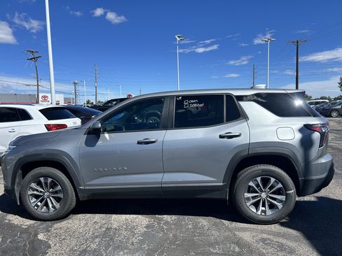 Used 2026 Chevrolet Equinox LT AWD/4WD image 2