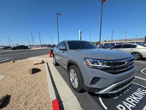 Used 2020 Volkswagen Atlas Cross Sport SE FWD image 3