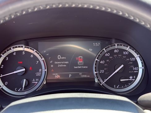 Used 2022 Toyota Highlander XLE FWD image 23