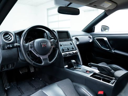Used 2009 Nissan GT-R Premium AWD/4WD image 17