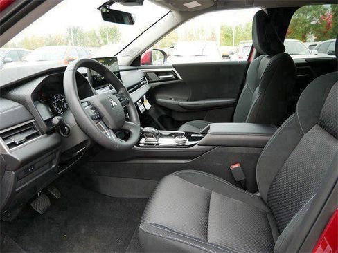 New 2025 Mitsubishi Outlander ES image 4