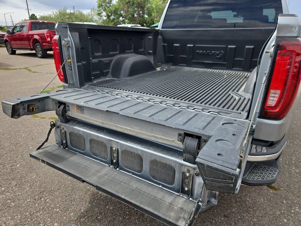 Used 2025 GMC Sierra 1500 SLT AWD/4WD image 18