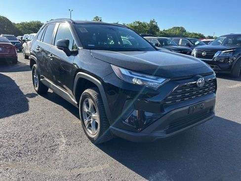 Used 2023 Toyota RAV4 LE AWD/4WD image 4