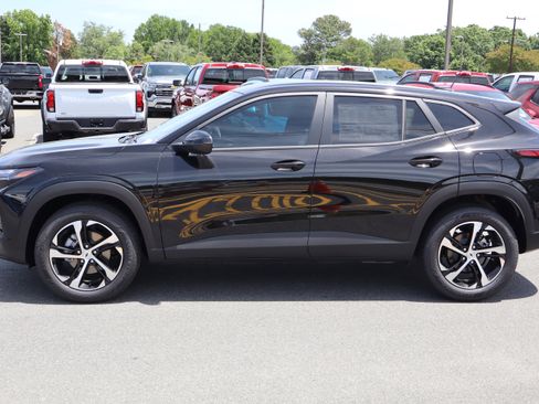Used 2026 Chevrolet Trax RS FWD image 6