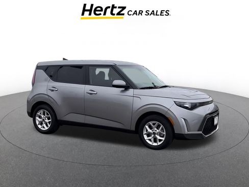 Used 2025 Kia Soul LX w/ LX Technology Package FWD image 1