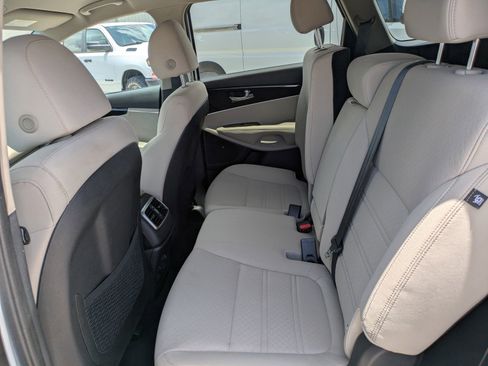 Certified 2020 Kia Sorento LX FWD image 11
