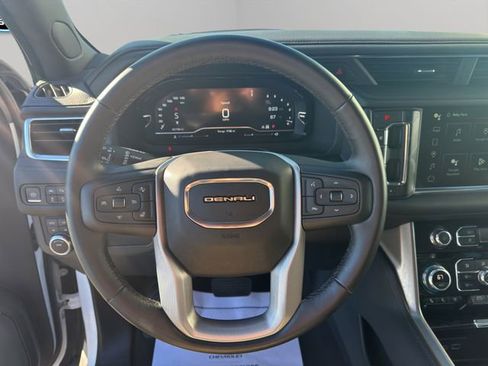 Used 2023 GMC Yukon Denali image 13