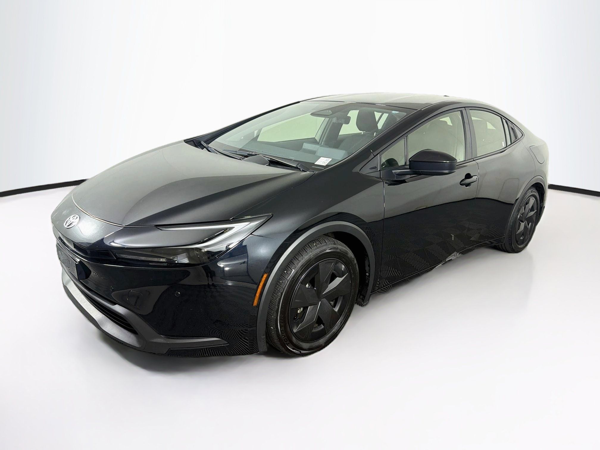 Used 2025 Toyota Prius LE FWD image 3