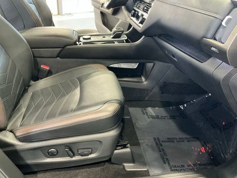 Used 2024 Nissan Pathfinder Platinum AWD/4WD image 19