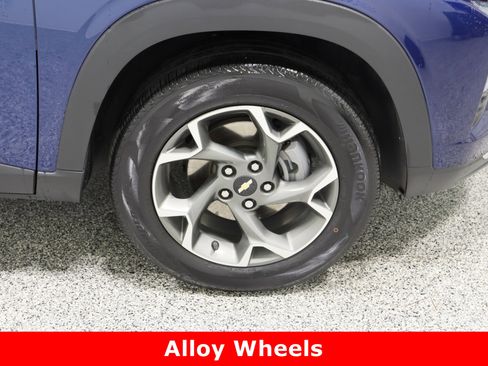 Used 2024 Chevrolet Trax LT w/ Driver Confidence Package image 5