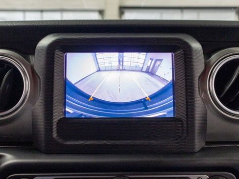 Used 2020 Jeep Wrangler Unlimited Sahara image 14