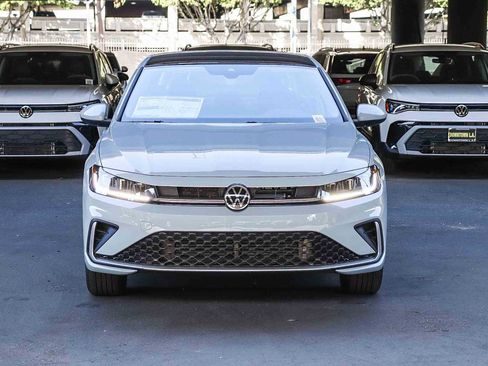 New 2026 Volkswagen Jetta SE image 2
