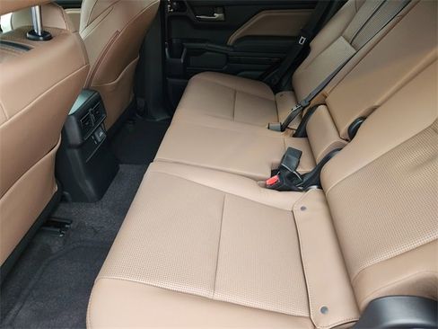 New 2025 Toyota 4Runner Limited image 19