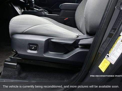 Used 2025 Toyota Tacoma SR5 AWD/4WD image 17