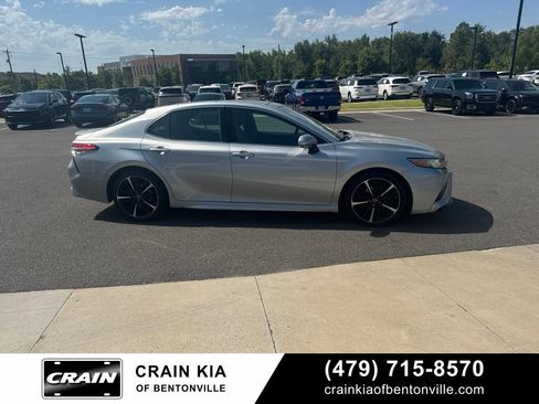 Used 2018 Toyota Camry XSE FWD image 11