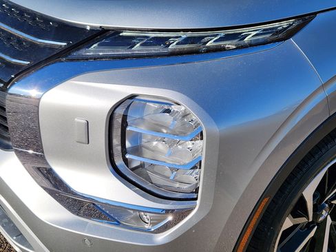 New 2025 Mitsubishi Outlander SEL image 5