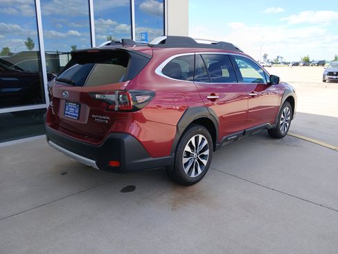 Used 2023 Subaru Outback Touring AWD/4WD image 7