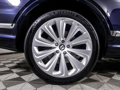 Used 2021 Bentley Bentayga image 52