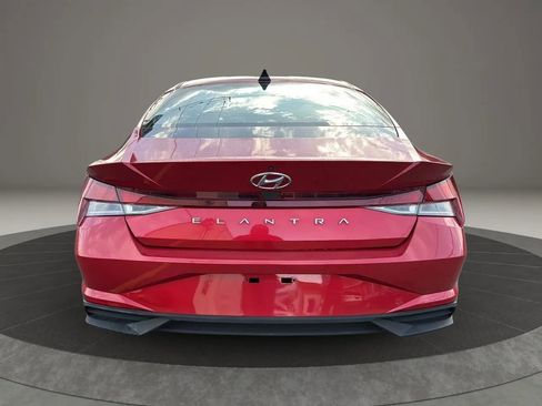 Used 2021 Hyundai Elantra SE image 6