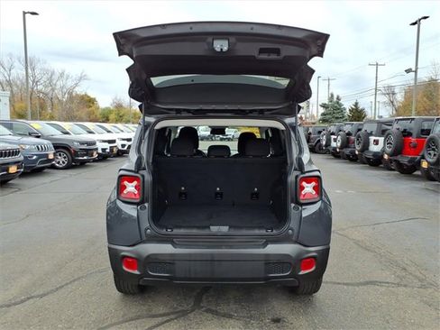 Certified 2023 Jeep Renegade Latitude w/ Premium Group image 13