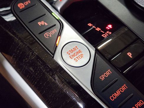 Used 2023 BMW 330i Sedan w/ Premium Package image 39