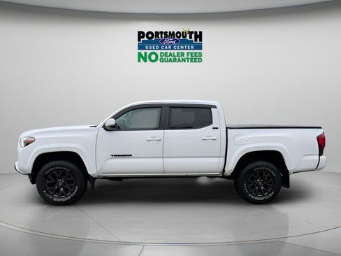 Used 2021 Toyota Tacoma SR5 AWD/4WD image 2