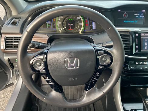 Used 2017 Honda Accord EX-L image 32