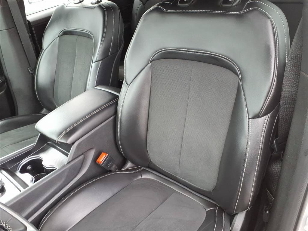 Used 2025 Jeep Grand Cherokee L Altitude AWD/4WD image 18