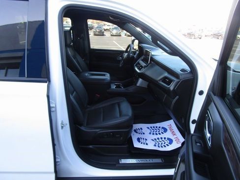 Certified 2023 Chevrolet Suburban Z71 w/ Luxury Package image 30