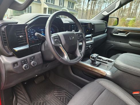 Used 2023 Chevrolet Silverado 1500 LT Trail Boss w/ Protection Package image 9