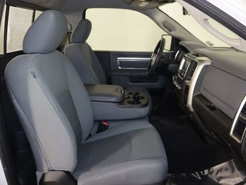 Used 2019 RAM 1500 Classic SLT AWD/4WD image 9