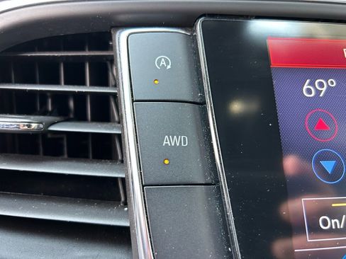 Used 2024 Buick Enclave Premium image 31