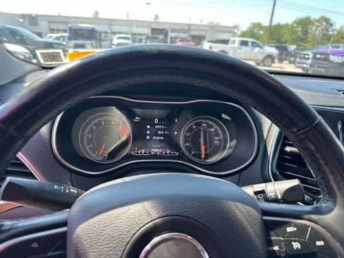 Certified 2019 Jeep Cherokee Limited AWD/4WD image 9